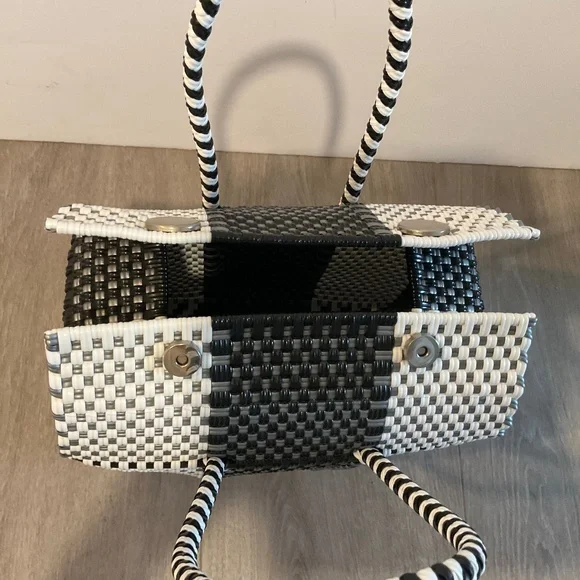 HANDWOVEN Tote Bag Black White - Picture 7 of 8